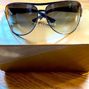 Gucci sunglasses navy rim with blue tinted lenses, gold details